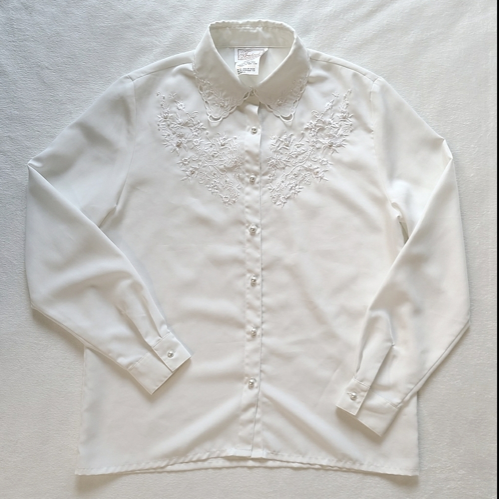 Vintage embroidered flowy shirt